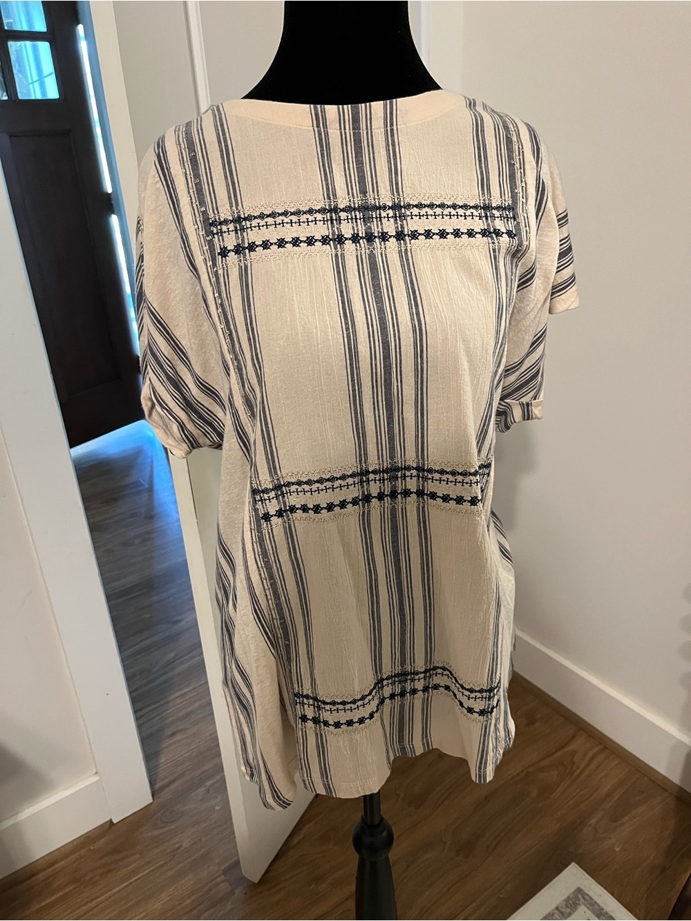 Bob Timberlake Women’s Cream & Navy Striped Short Sleeve Top Size Medium